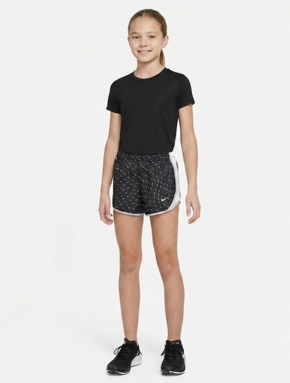 NWOT SZ10 NIKE Girls Black Printed Athletic Shorts